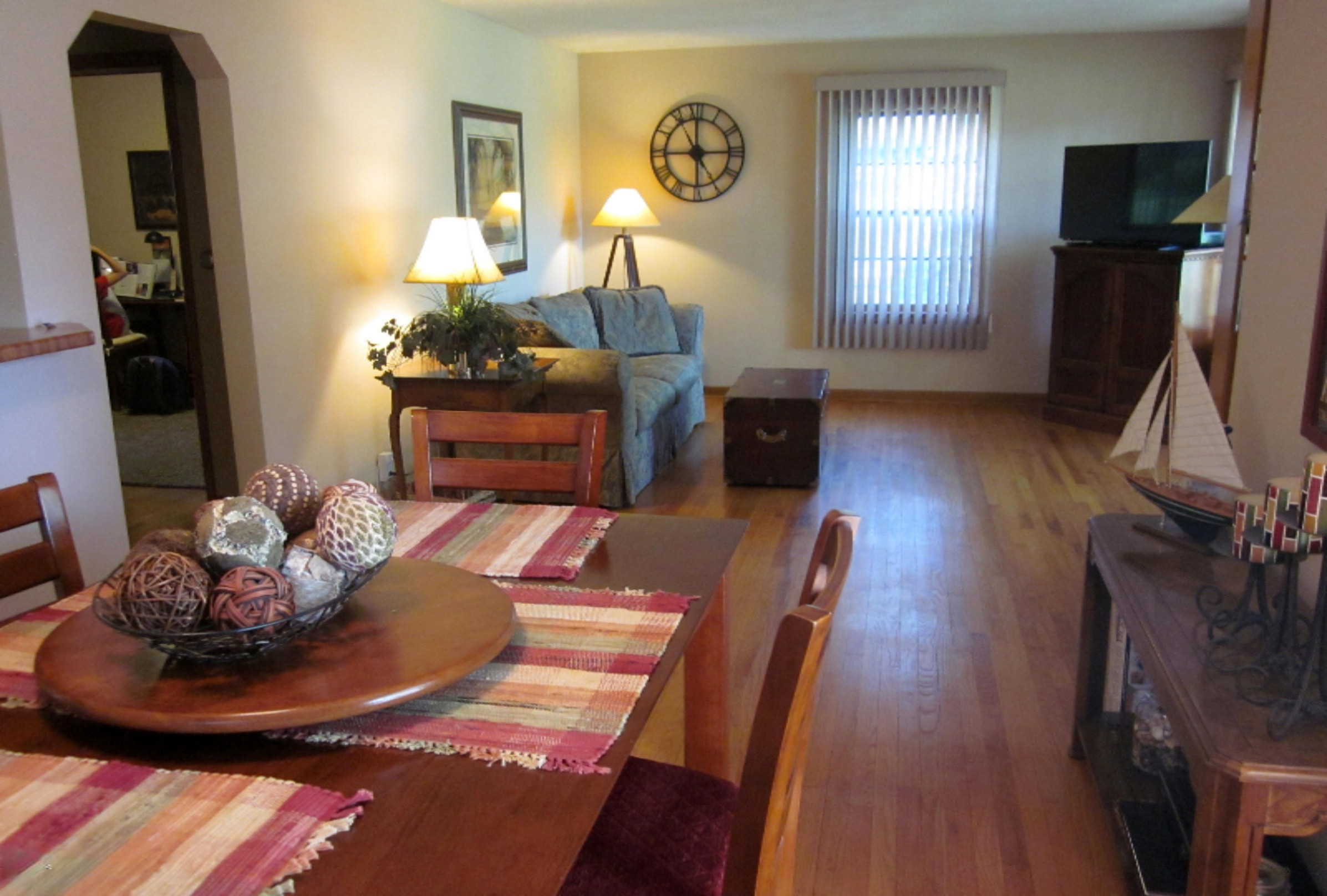 661 Montezuma Road Benton Harbor, MI 49022 - Photo 3 of 41 IMG_0039