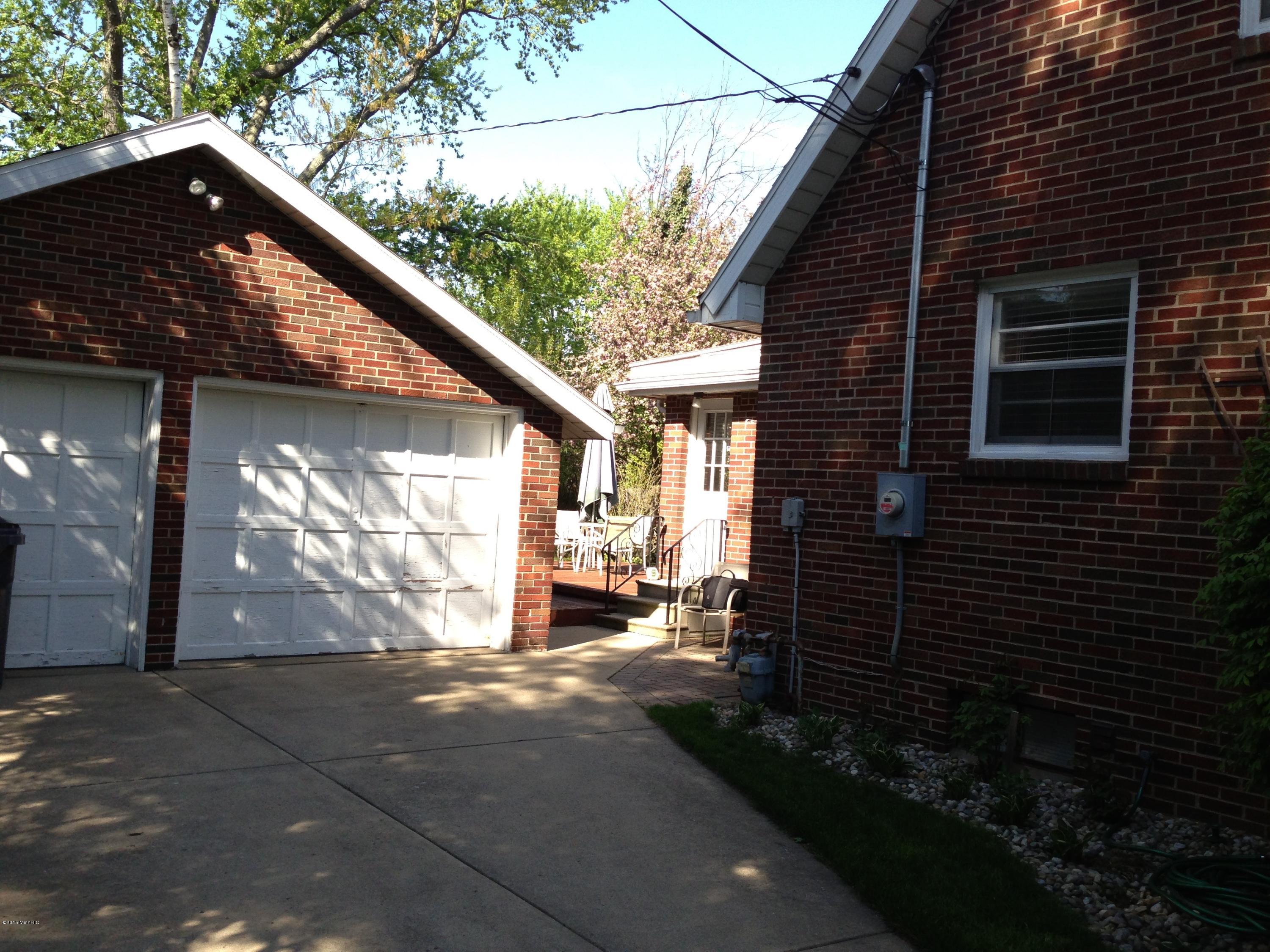 661 Montezuma Road Benton Harbor, MI 49022 - Photo 39 of 41 IMG_0490