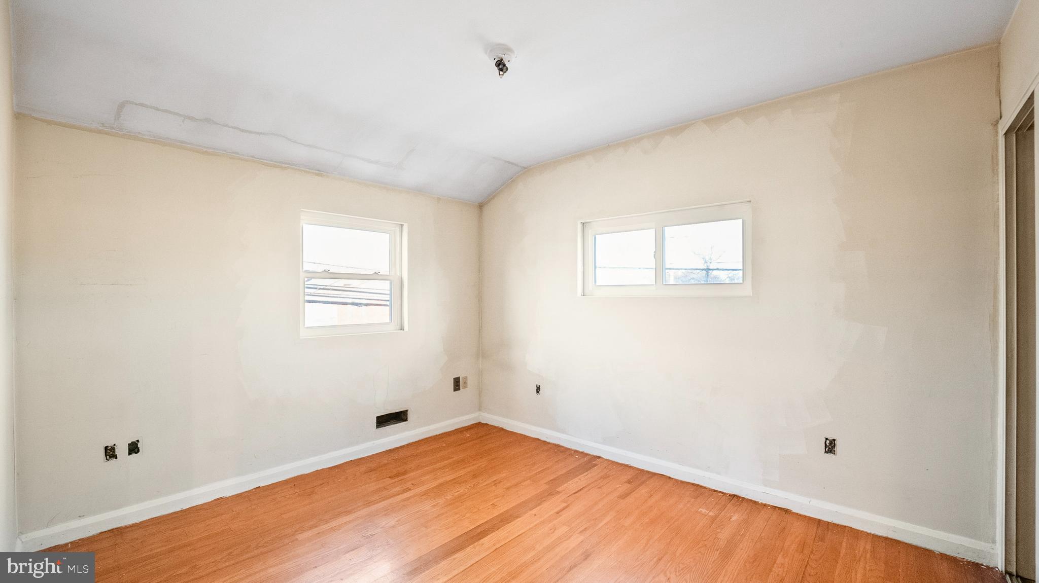 3427 North Point Road Baltimore, MD 21222 - Photo 3 of 26