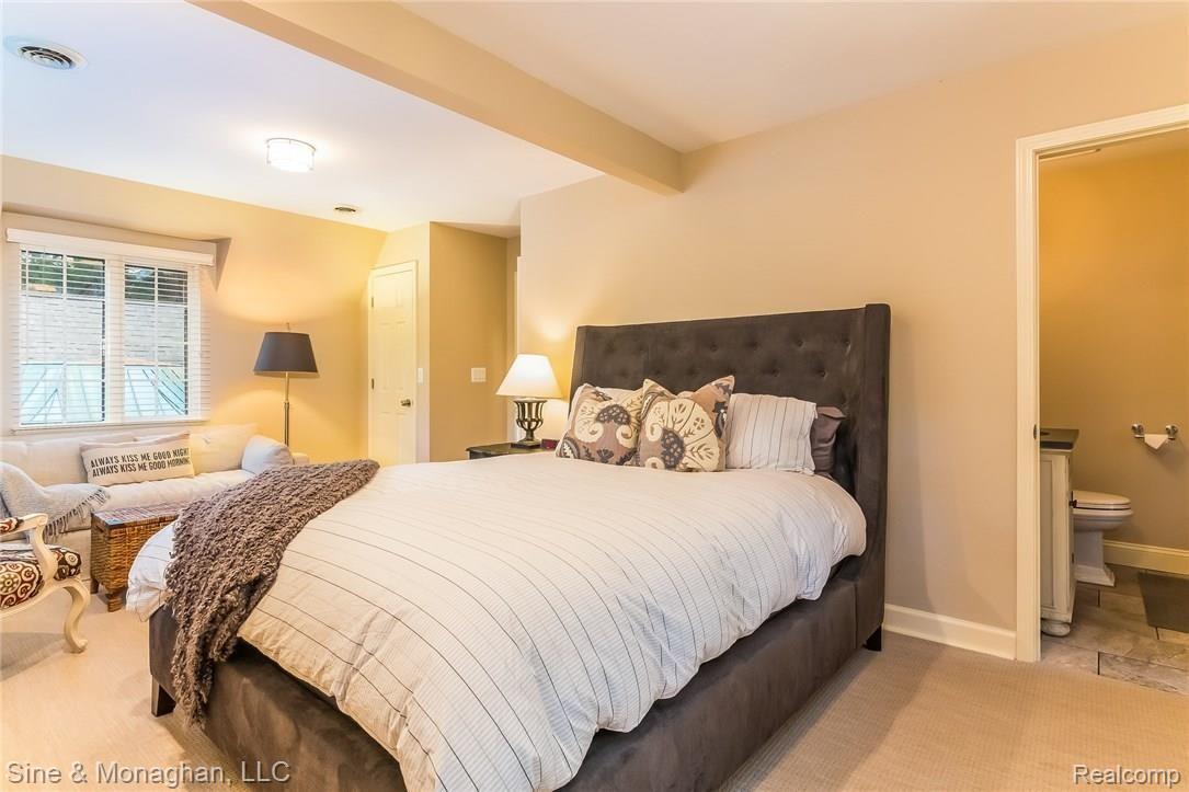 72 Touraine Road Grosse Pointe, MI 48236 - Photo 44 of 69 045-Bedroom-3435713-medium.jpg