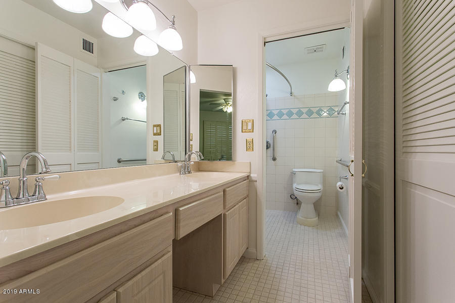1526 East Royal Palm Road Phoenix, AZ 85020 - Photo 15 of 29 1526 E Royal Palm Pic- Master Bath