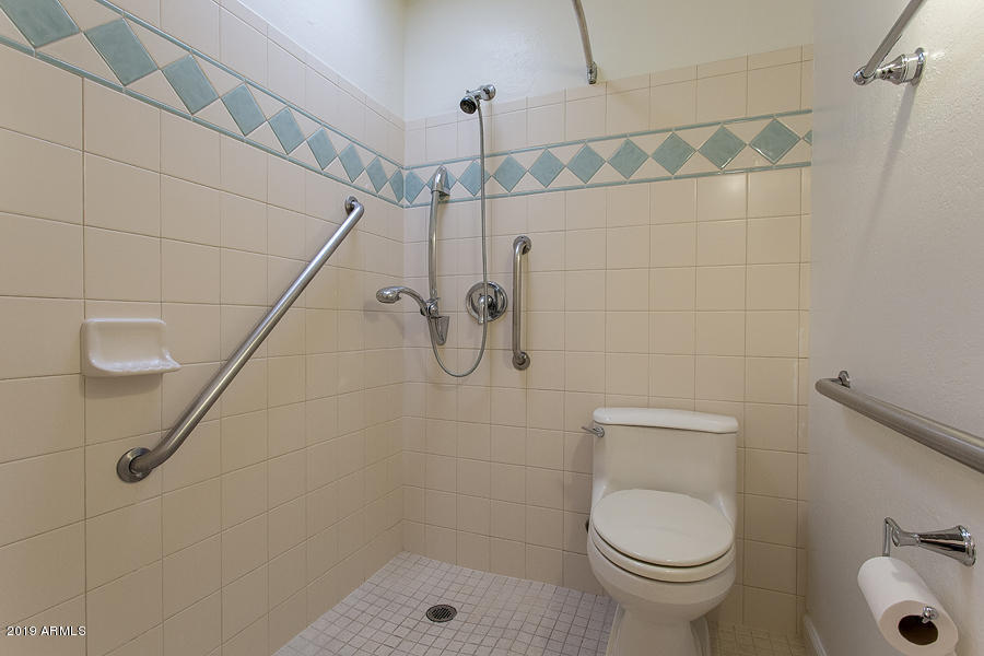 1526 East Royal Palm Road Phoenix, AZ 85020 - Photo 16 of 29 1526 E Royal Palm Pic- Master Bath 2