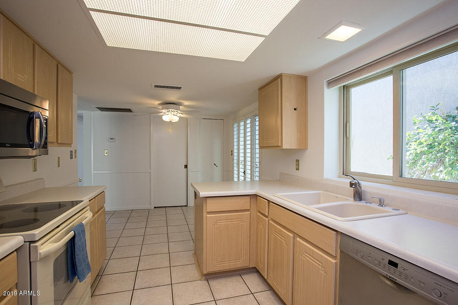 1526 East Royal Palm Road Phoenix, AZ 85020 - Photo 5 of 29 1526 E Royal Palm Pic- Kitchen
