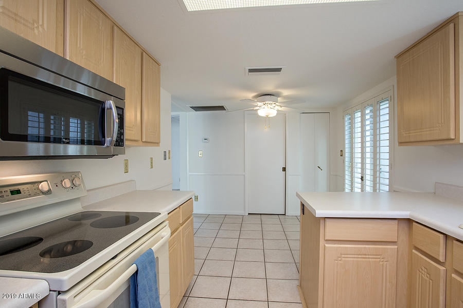 1526 East Royal Palm Road Phoenix, AZ 85020 - Photo 6 of 29 1526 E Royal Palm Pic- Kitchen 2
