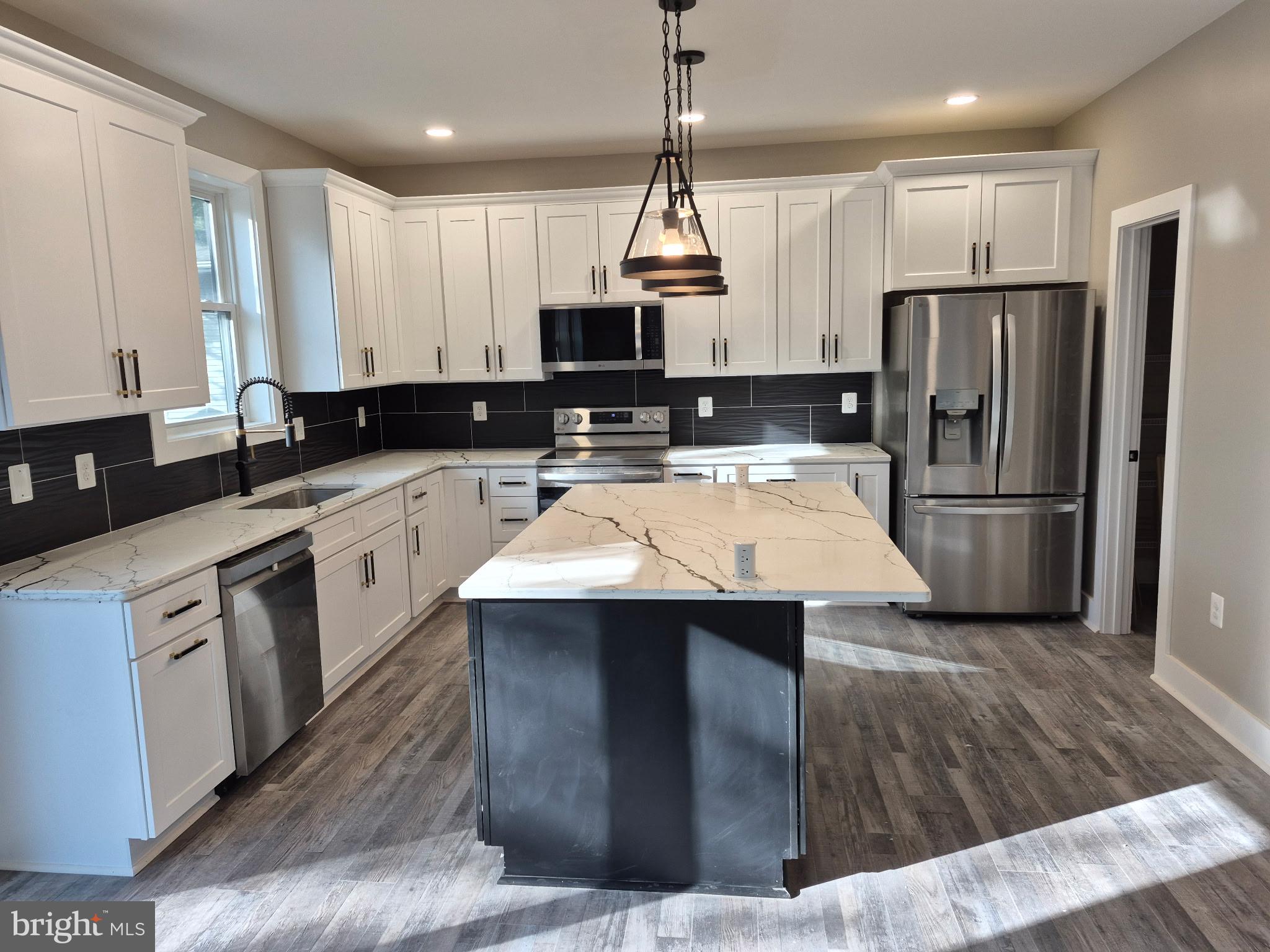 584 Park Road Severna Park, MD 21146 - Photo 2 of 12 Spacious with Quarts Counters