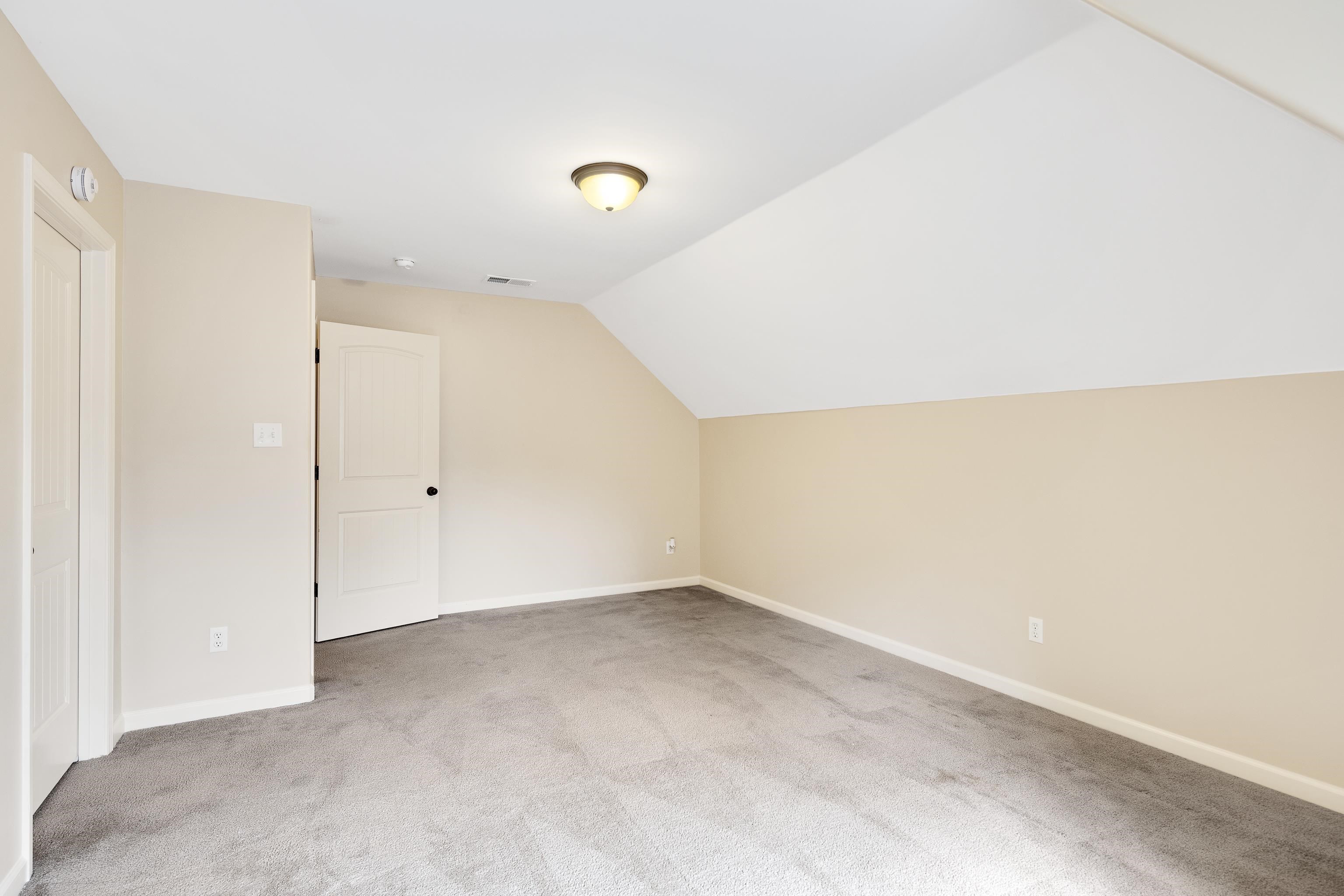 379 Shelton Road Collierville, TN 38017 - Photo 27 of 32 an empty room with a empty space