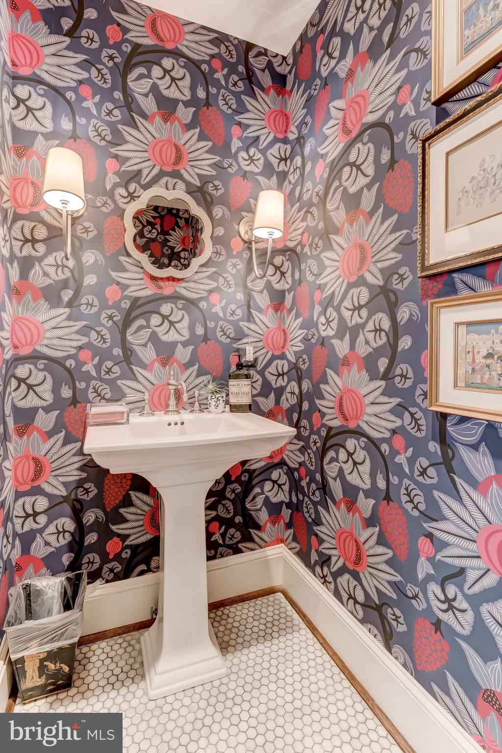 110 Edgevale Road Baltimore, MD 21210 - Photo 21 of 55 1st floor powder room