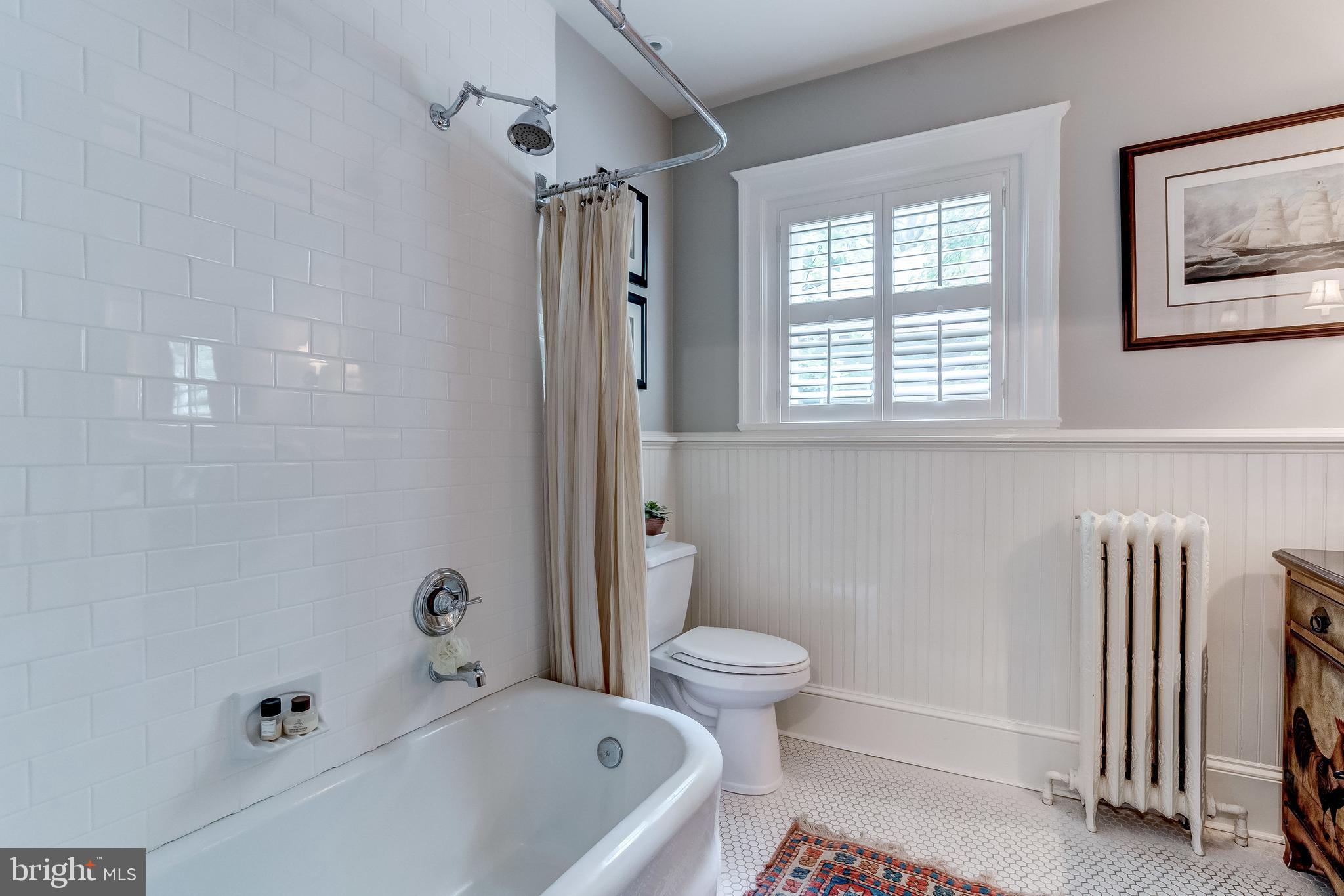 110 Edgevale Road Baltimore, MD 21210 - Photo 32 of 55 2nd floor hall bath