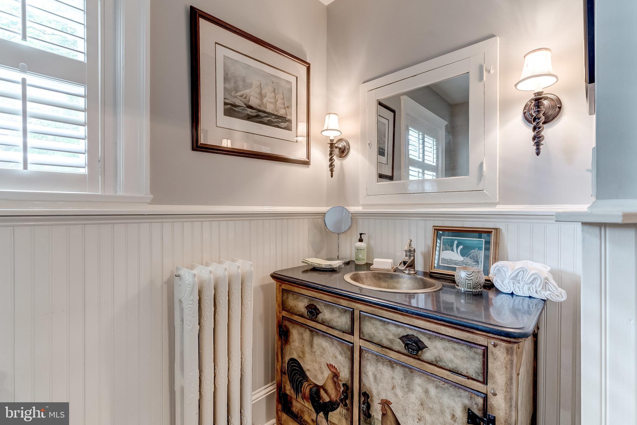 110 Edgevale Road Baltimore, MD 21210 - Photo 33 of 55 2nd floor hall bath