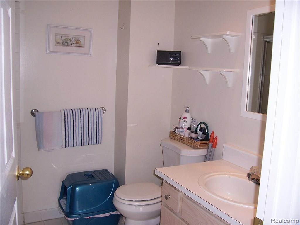 22138 Cape Cod Way Farmington, MI 48336 - Photo 13 of 27