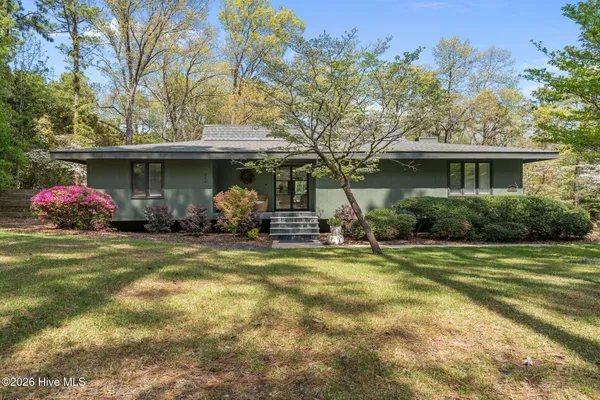 $975,000 | 240 Maples Road, Southern Pines, NC 28387