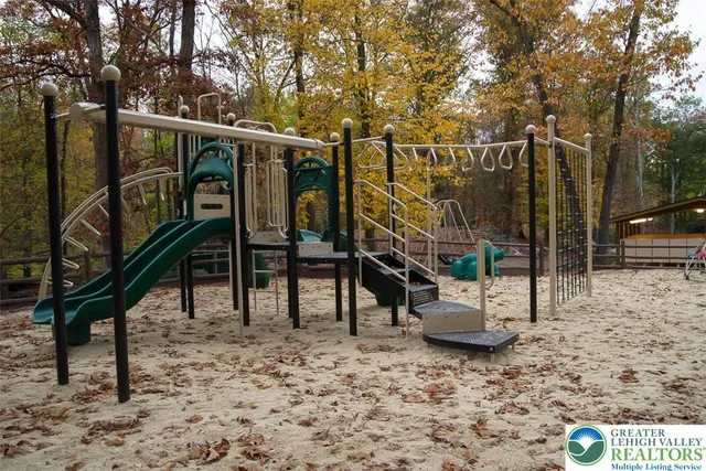 $384,900 | 348 Clicko Lane, East Stroudsburg, PA 18301