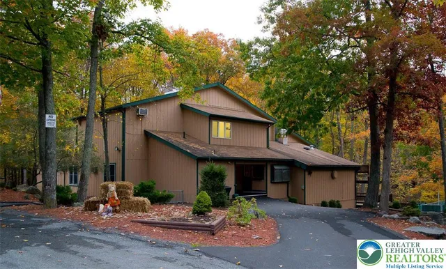 $384,900 | 348 Clicko Lane, East Stroudsburg, PA 18301