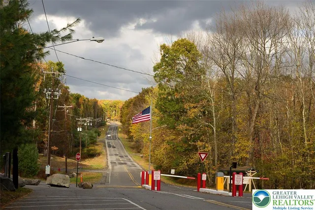 $384,900 | 348 Clicko Lane, East Stroudsburg, PA 18301