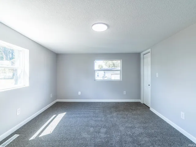 $289,900 | 6540 South 75th Street East, Wolcottville, IN 46795