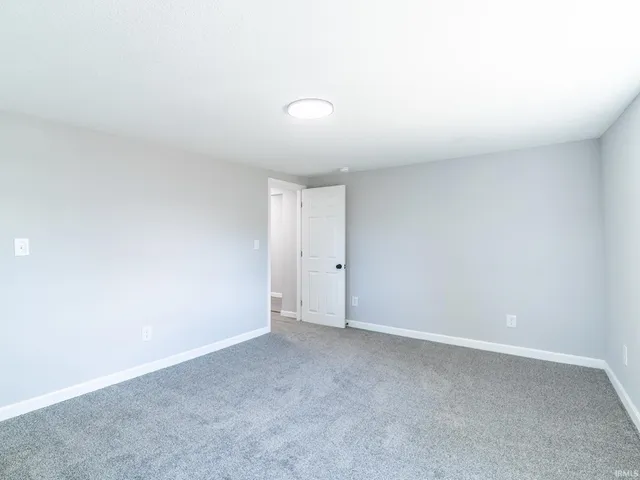 $289,900 | 6540 South 75th Street East, Wolcottville, IN 46795