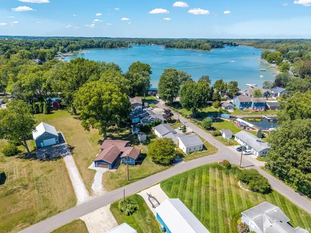 $289,900 | 6540 South 75th Street East, Wolcottville, IN 46795