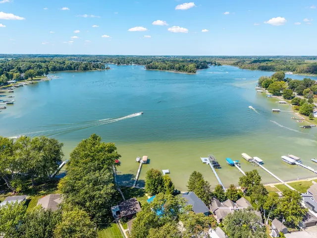 $289,900 | 6540 South 75th Street East, Wolcottville, IN 46795