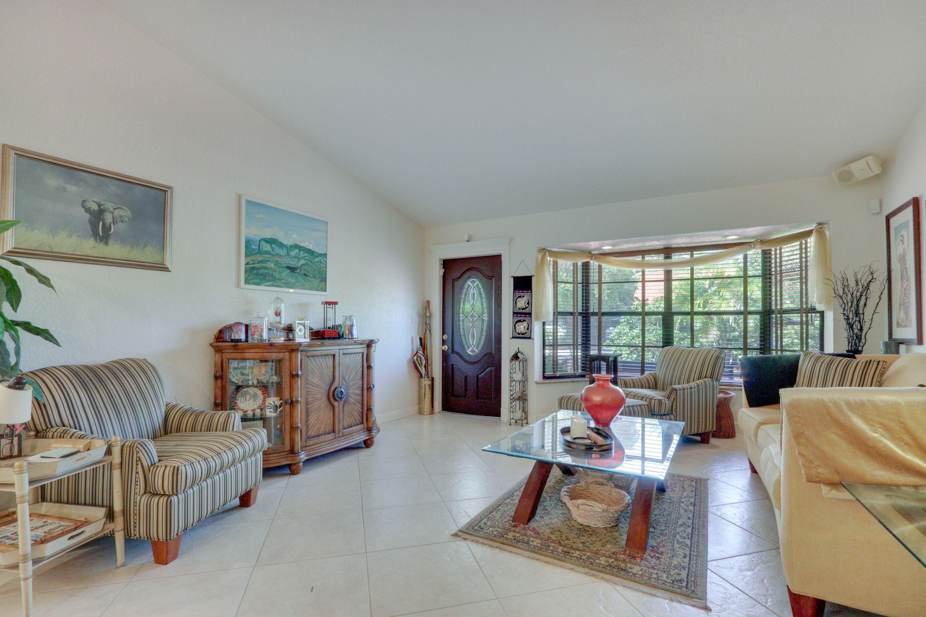340 Southwest 2nd Street Boca Raton, FL 33432 - Photo 12 of 30 Living Room