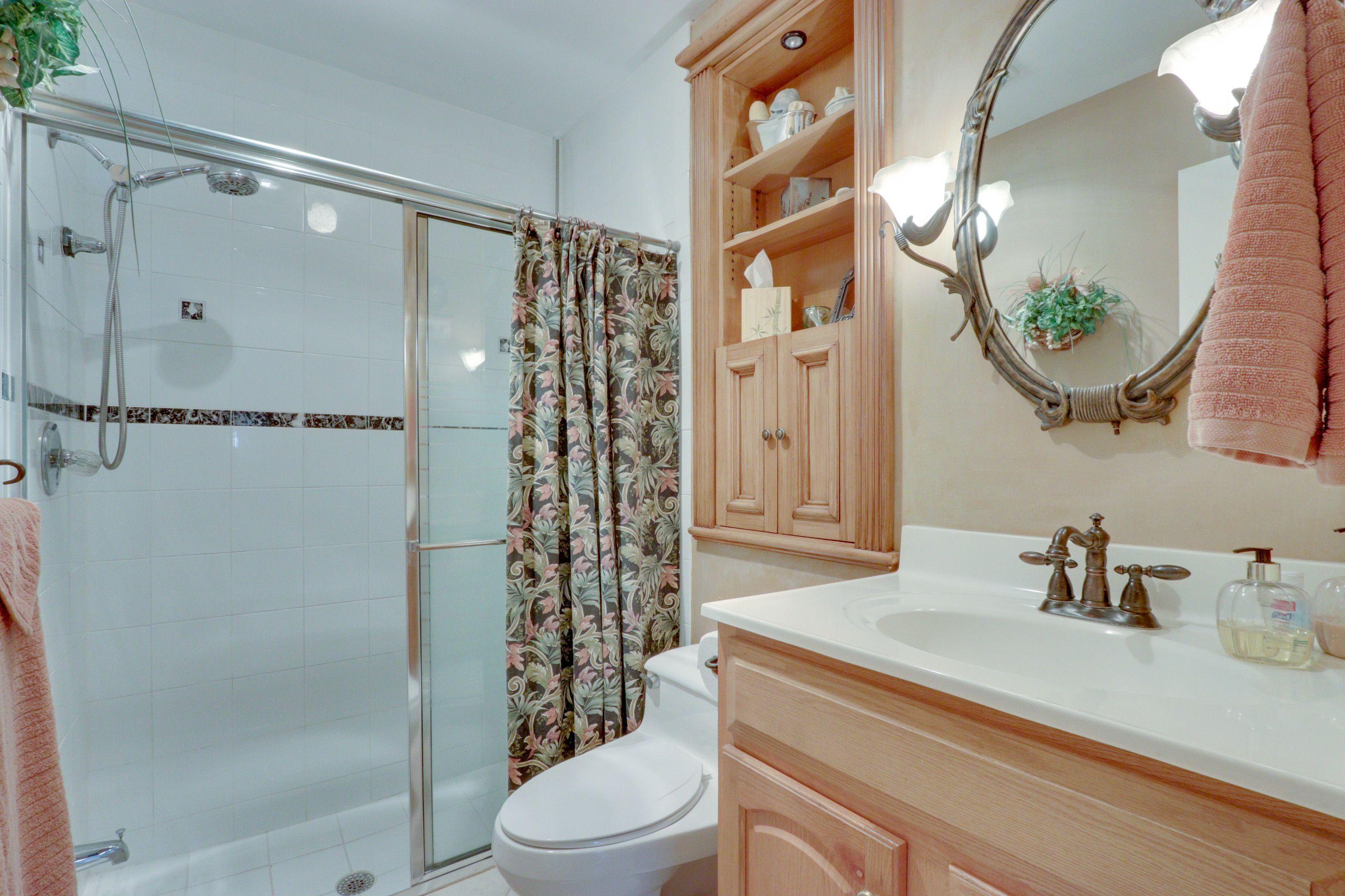 340 Southwest 2nd Street Boca Raton, FL 33432 - Photo 19 of 30 2nd Bathroom
