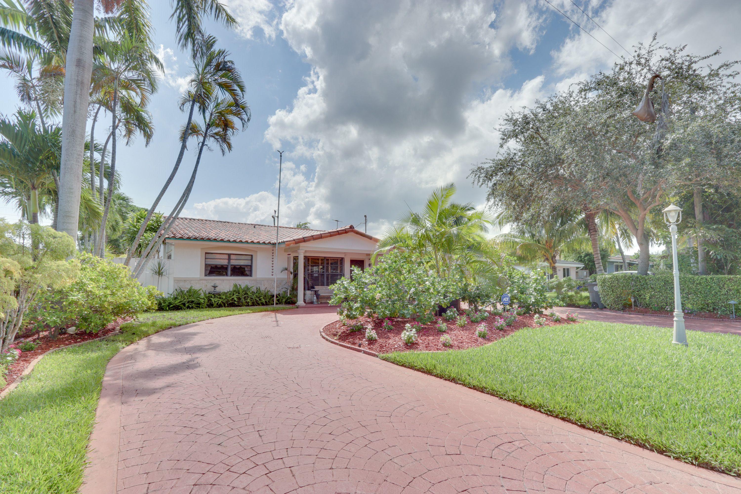 340 Southwest 2nd Street Boca Raton, FL 33432 - Photo 2 of 30 Front/Large Circular Drive