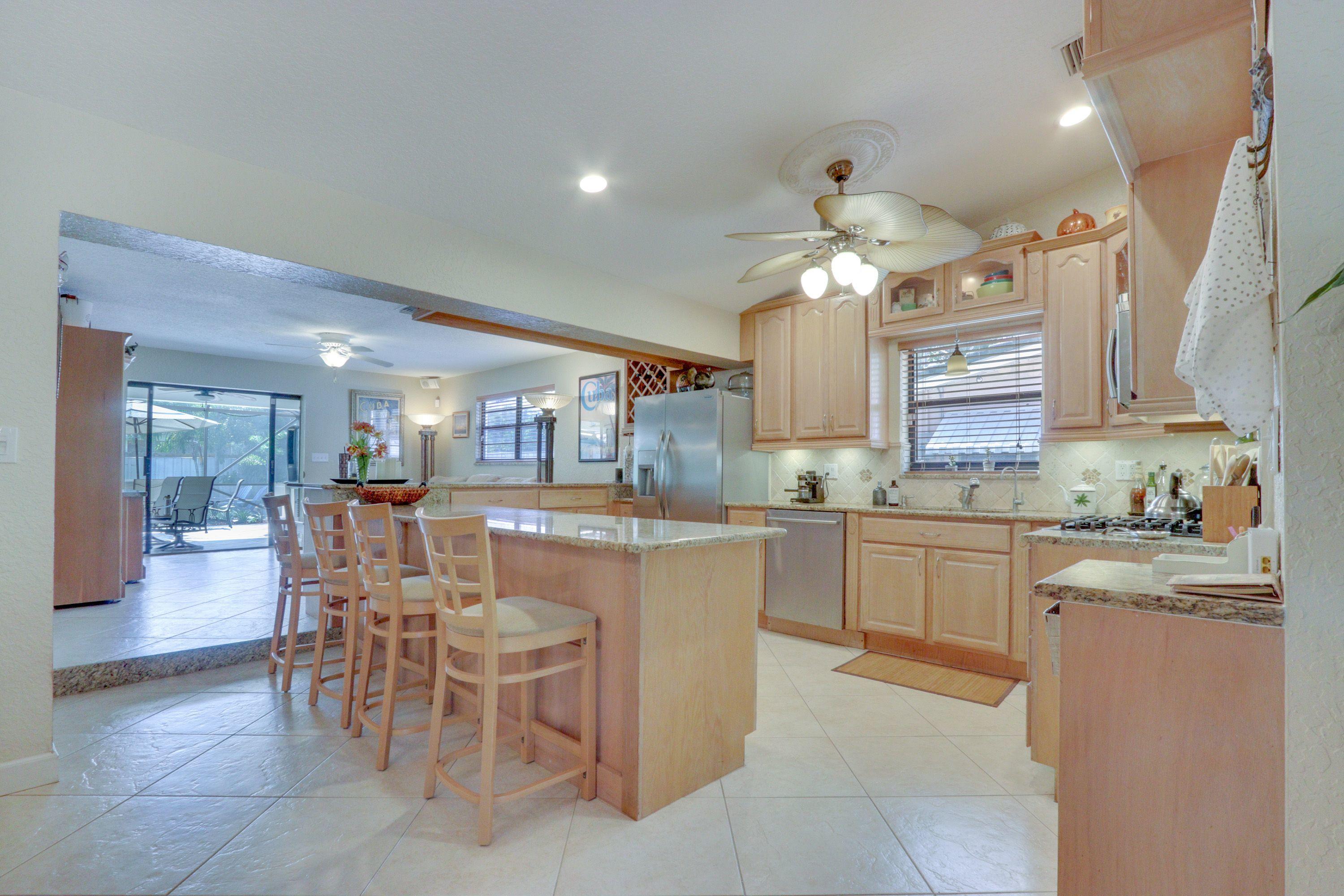 340 Southwest 2nd Street Boca Raton, FL 33432 - Photo 6 of 30 Kitchen with breakfast bar