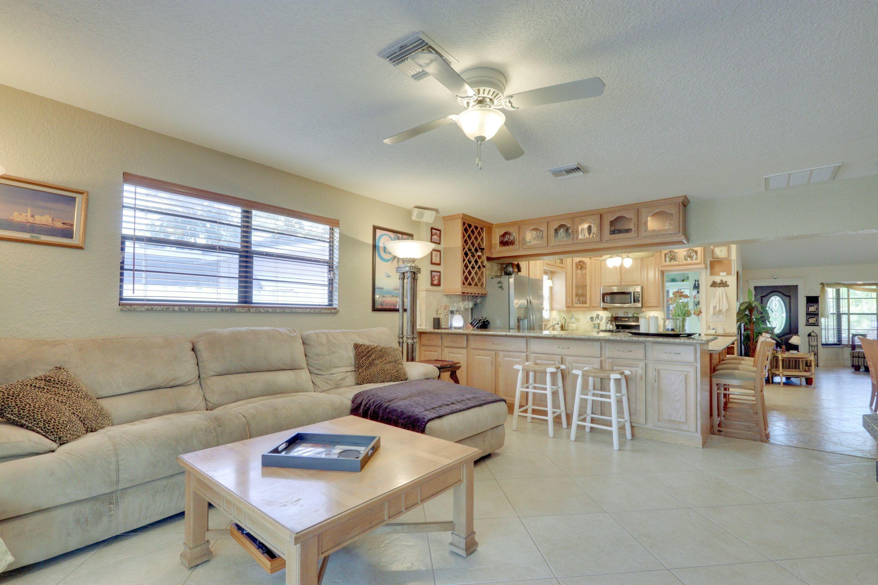 340 Southwest 2nd Street Boca Raton, FL 33432 - Photo 9 of 30 Family Room