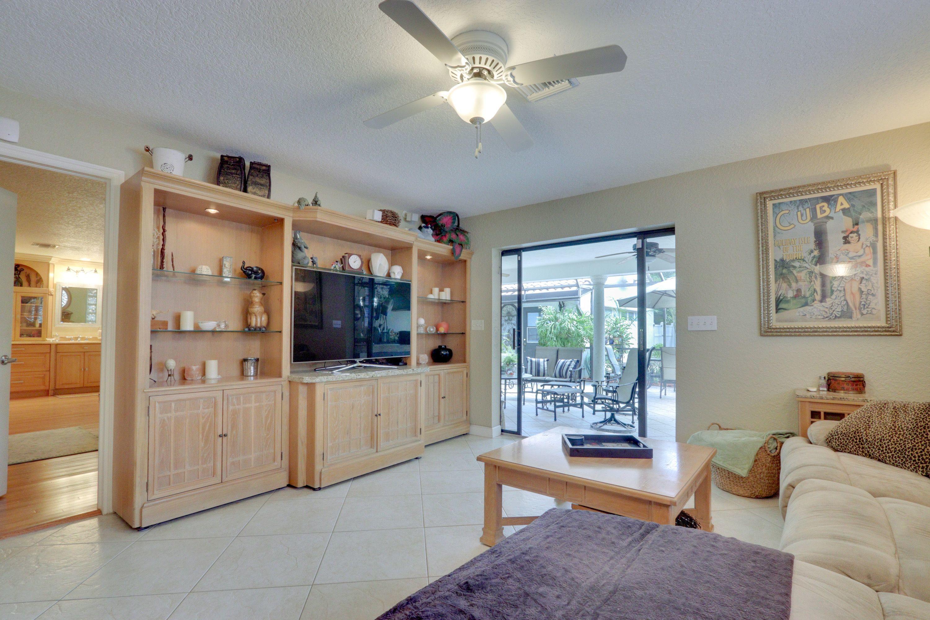 340 Southwest 2nd Street Boca Raton, FL 33432 - Photo 10 of 30 Family Room