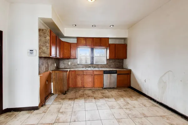 $169,900 | 1649 North Latrobe Avenue, Chicago, IL 60639