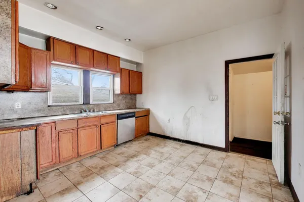 $169,900 | 1649 North Latrobe Avenue, Chicago, IL 60639