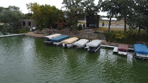 $542,000 | 445 Lake Avenue, Unit 101, Fairmont, MN 56031