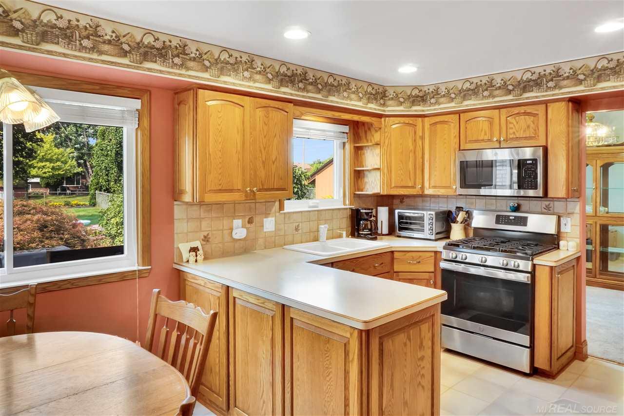 47371 Kathleen Road Macomb, MI 48044 - Photo 6 of 42