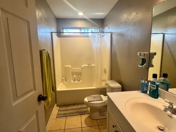 $2,800 | 2633 West Mission Road, Tallahassee, FL 32304