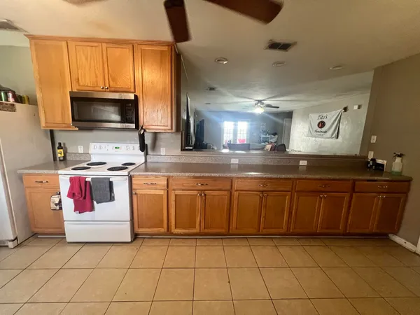 $2,800 | 2633 West Mission Road, Tallahassee, FL 32304