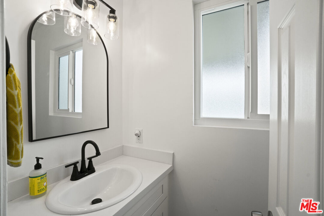 997 West Fromer Street Rialto, CA 92376 - Photo 20 of 39 Gallery Image 20