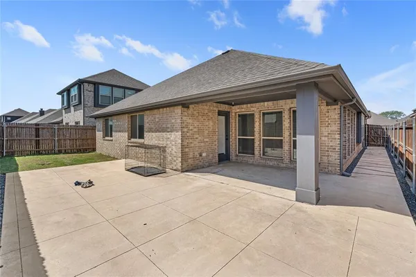 $2,750 | 214 Garden Grove Drive, Waxahachie, TX 75165