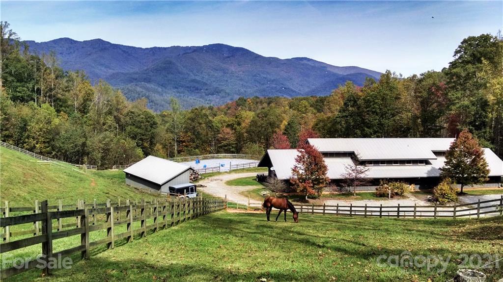 3326 Preserve Road, Unit 98 Sylva, NC 28779 - Photo 6 of 10 a view of a patio with a mountain