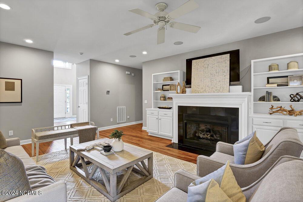 1519 Sapphire Ridge Road Wilmington, NC 28409 - Photo 13 of 52 Living Room