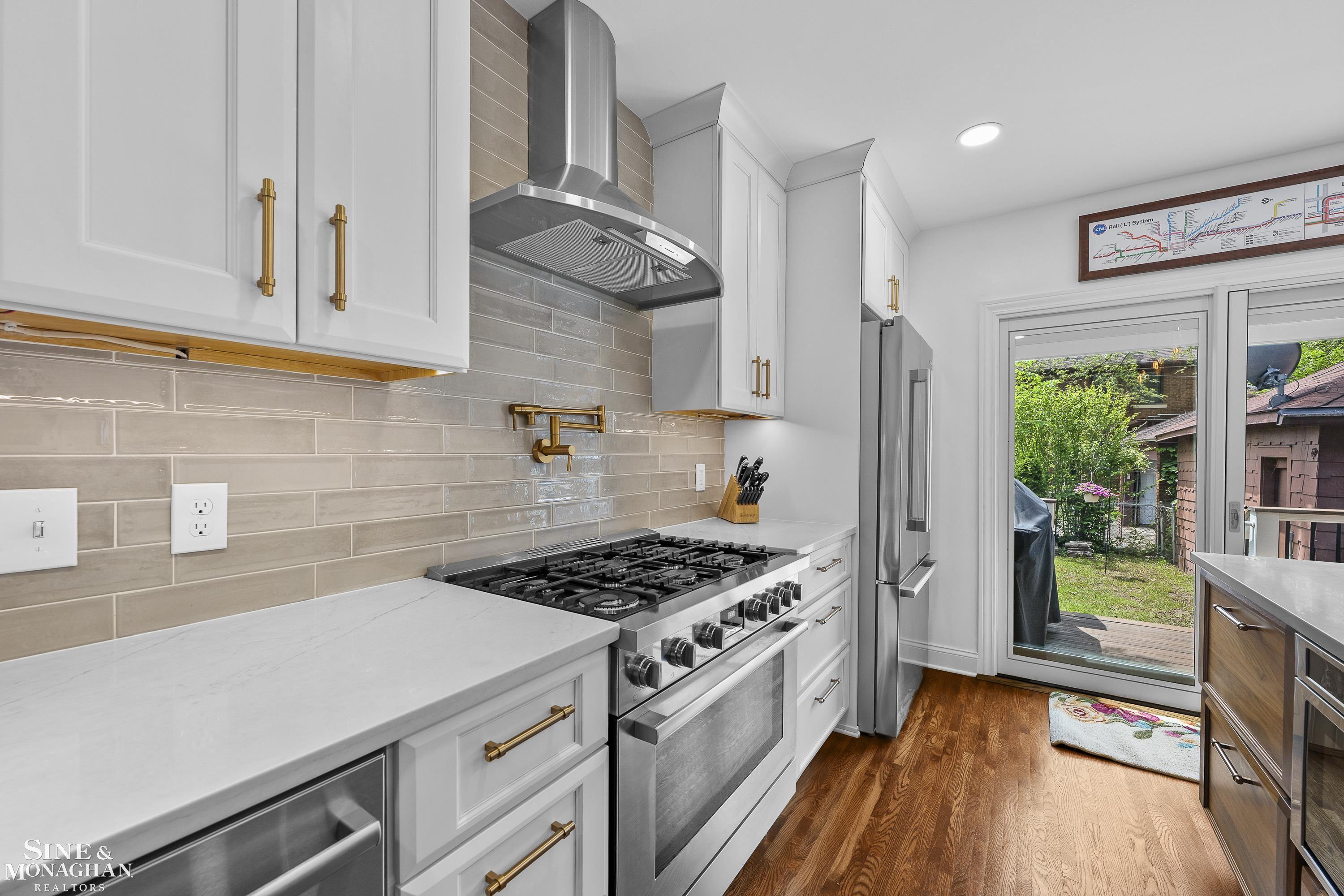 1231 Grayton Street Grosse Pointe, MI 48230 - Photo 8 of 53 50209299-0e49f18a-ccfd-419b-addc-b57929a868ae.JPG