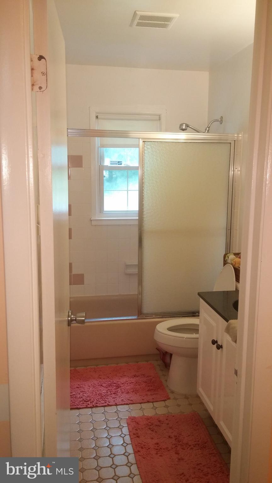 4715 Kilbane Road Woodbridge, VA 22193 - Photo 16 of 28 Bath (Master)