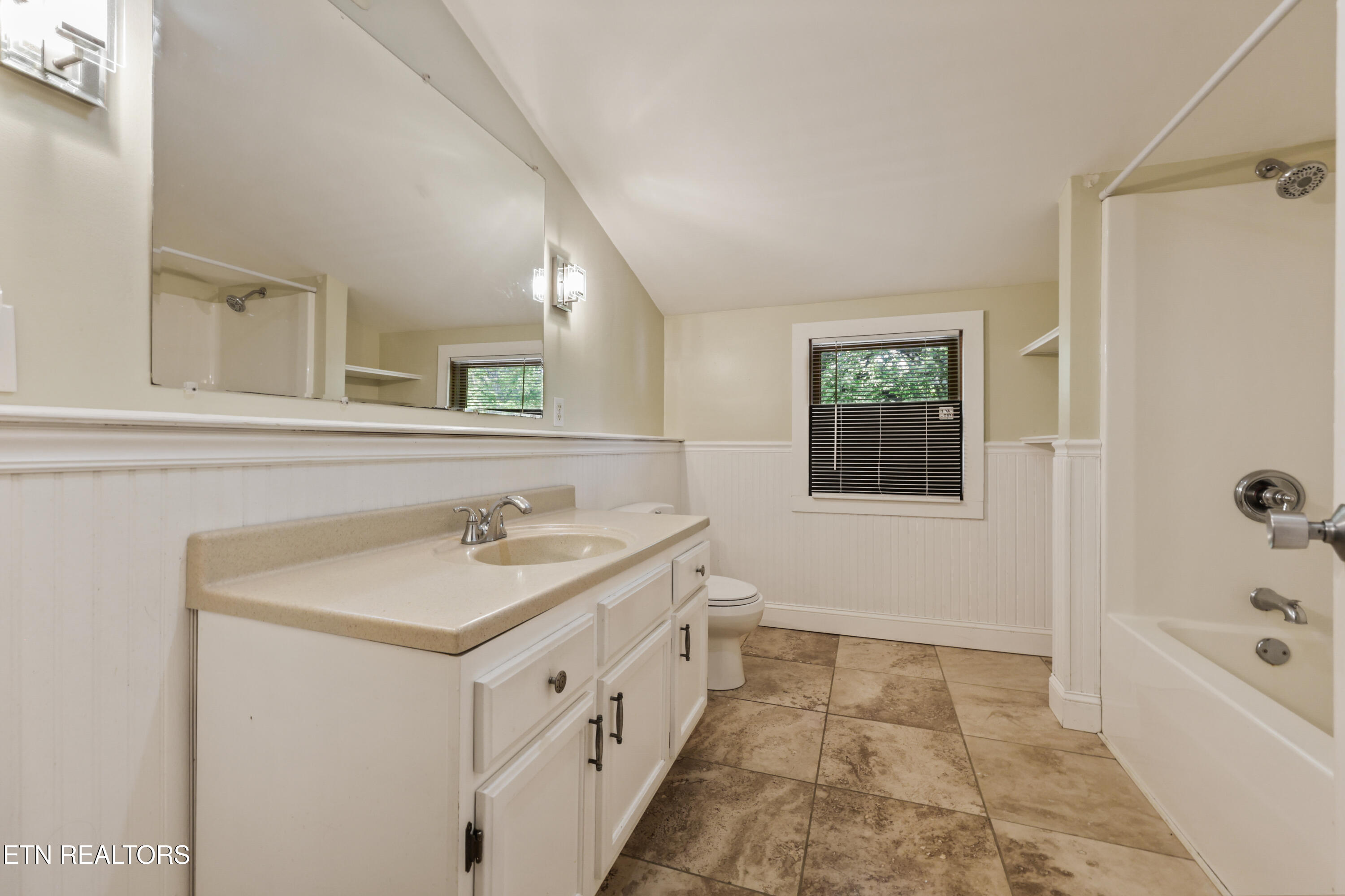 405 South Ruth Street Maryville, TN 37803 - Photo 25 of 38 28-405 S Ruth St32