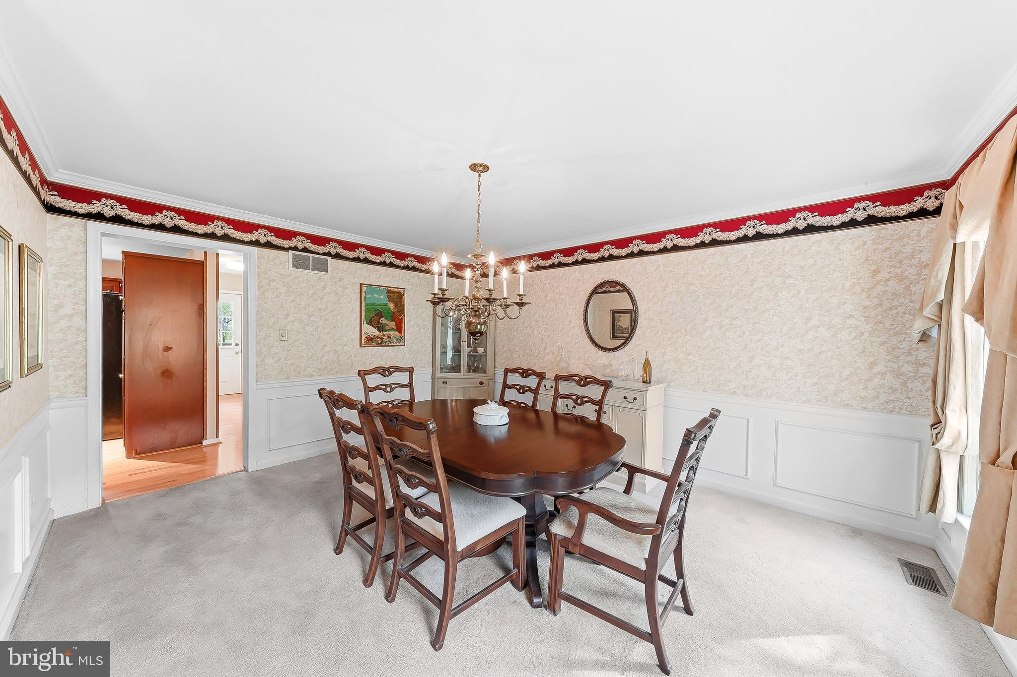 522 Ridge Drive Lincoln University, PA 19352 - Photo 23 of 63 a dining room with furniture and window