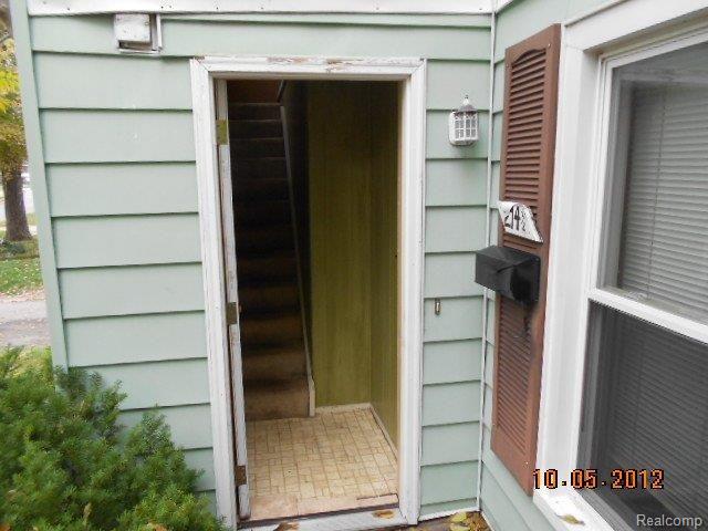 214 1st Street Rochester, MI 48307 - Photo 6 of 19 214.5-Entry Door