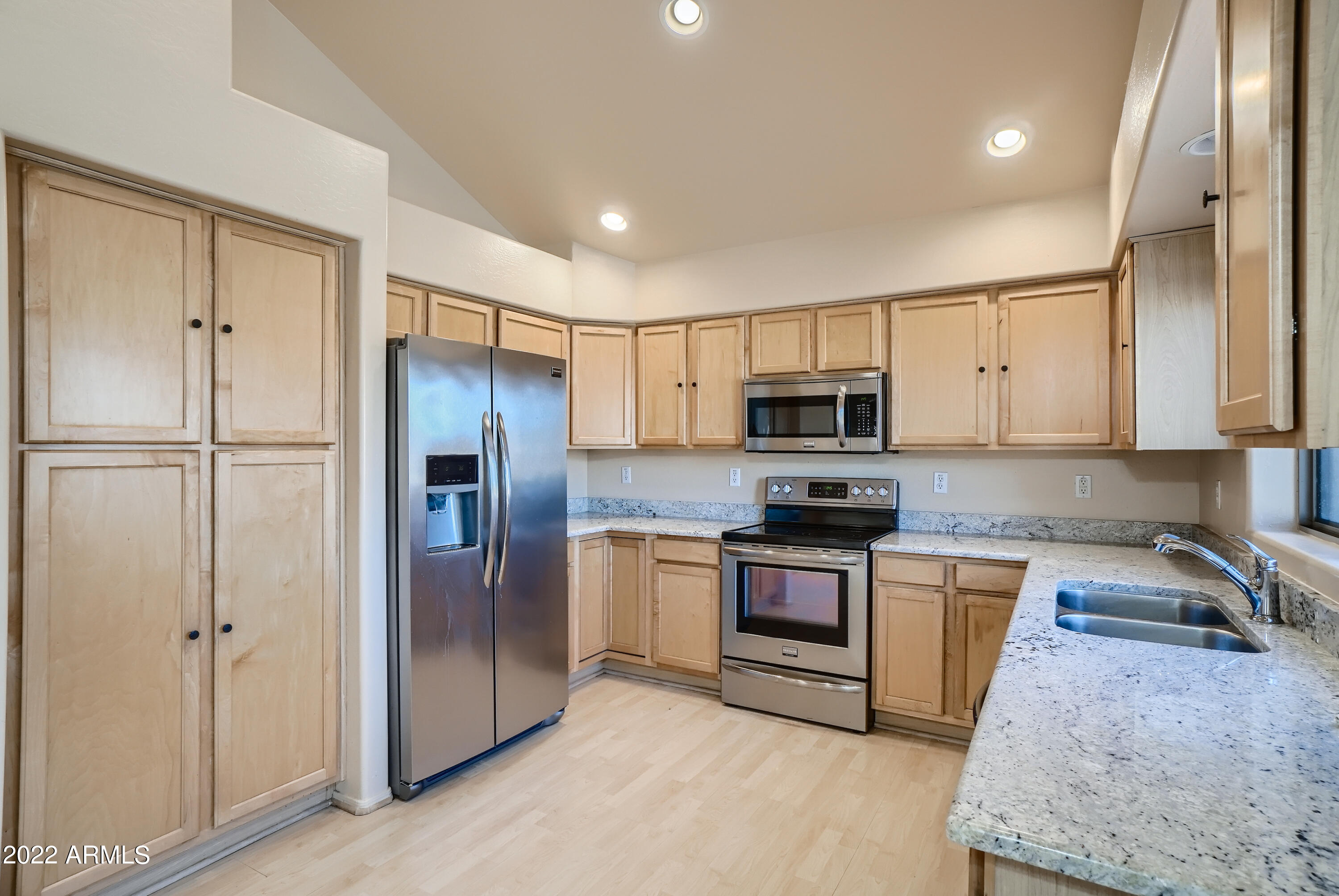 6346 West Briles Road Phoenix, AZ 85083 - Photo 12 of 33 12-943593898-16 Kitchen