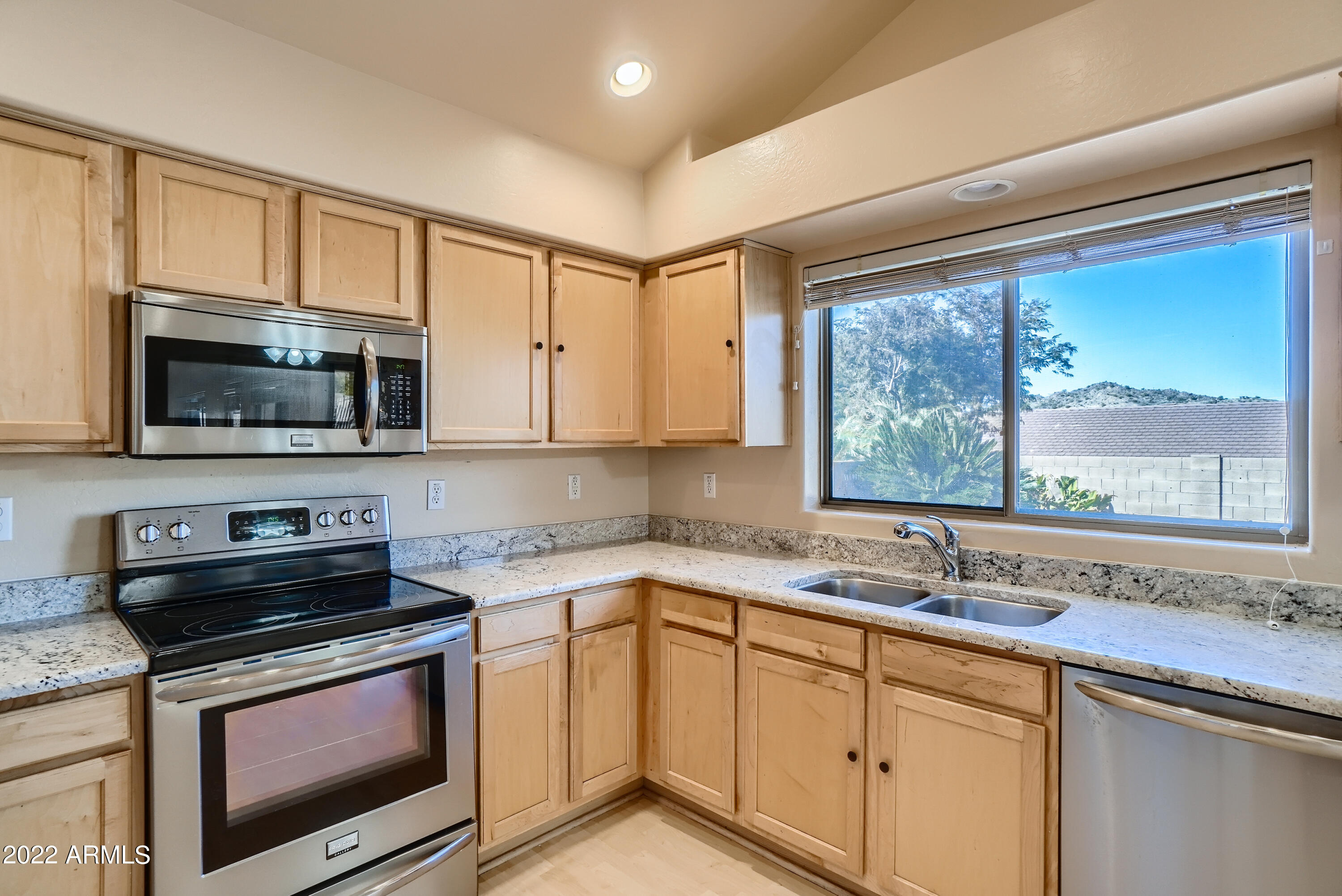 6346 West Briles Road Phoenix, AZ 85083 - Photo 13 of 33 13-532089767-17 Kitchen