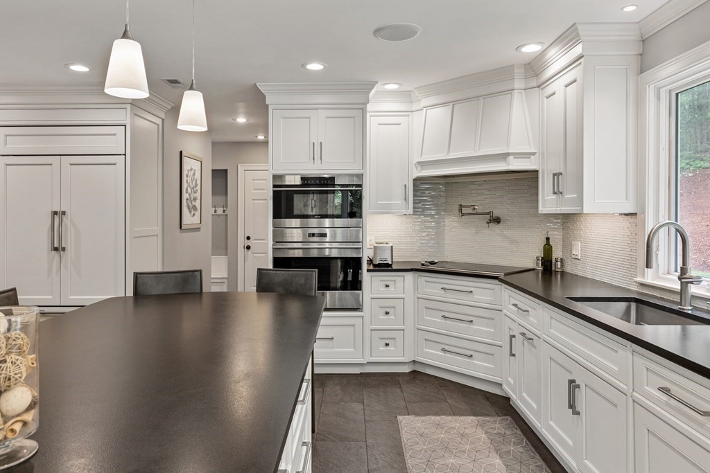 9 Stoney Brook Road Hopkinton, MA 01748 - Photo 4 of 42 Gallery Image 4