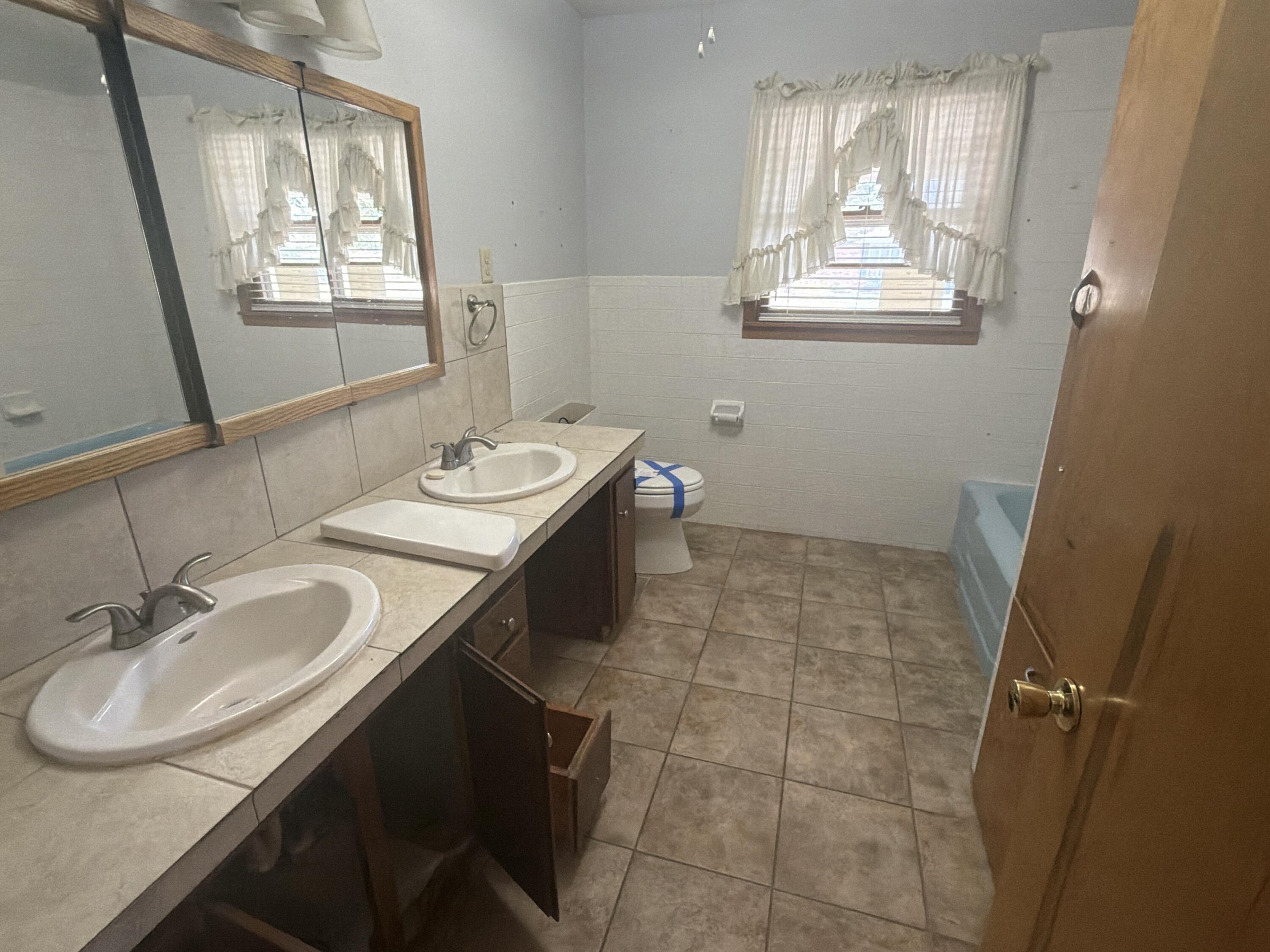 1113 16th Street Ralls, TX 79357 - Photo 8 of 22 IMG_4390 (1)