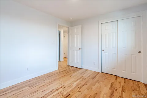 an empty room with a empty space