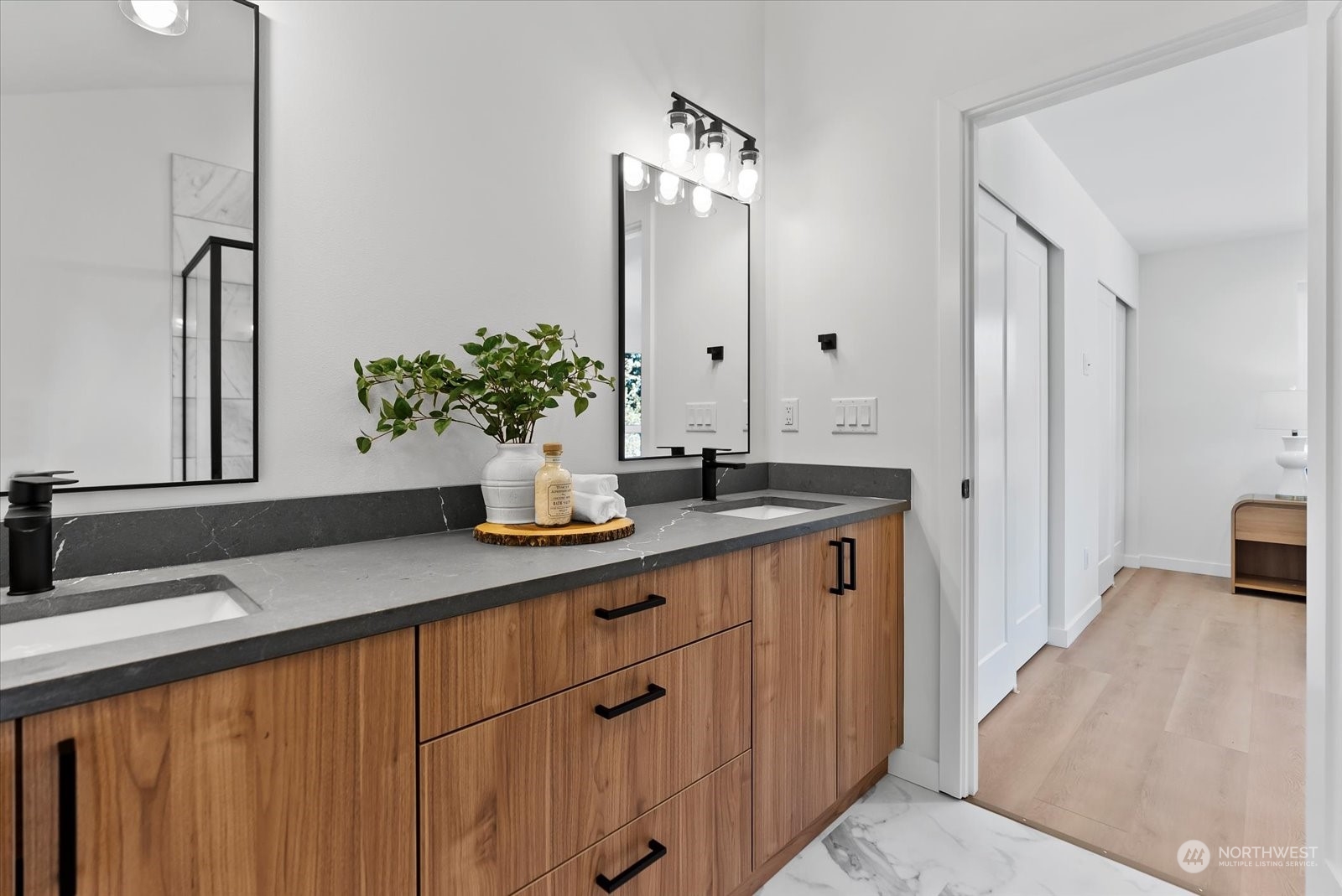 346 Northeast 55th Street, Unit C Seattle, WA 98105 - Photo 23 of 37