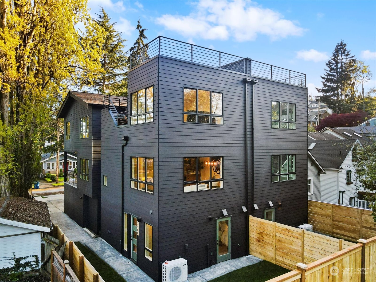346 Northeast 55th Street, Unit C Seattle, WA 98105 - Photo 33 of 37